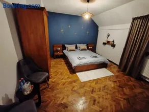 Vintage House Apart - Image 4
