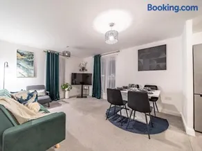 Cosy and Exquisite 2 Bed 2 Bath In The Heart Of Sittingbourne - Image 2