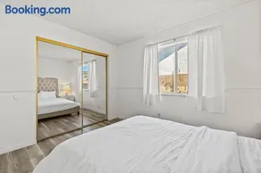 Spacious 3B 2BA Home with High Ceilings and Large Patio - Image 2