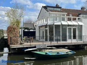 Lovely house on the water near Amsterdam - Image 1