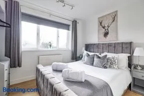 Lavish Rayleigh Apartment - LMV Property - Image 2