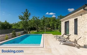 Casa con barbacoa, jardín y piscina privada - Image 5