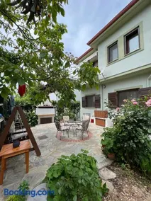 Milina's Cozy Riverside Apartments - Image 5