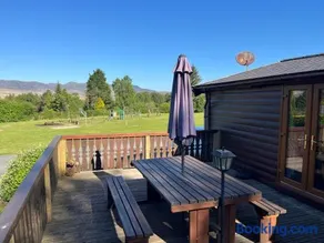 Home From Home LogCabin - Image 3