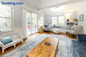 Ferry Harbor Cottage - Image 2