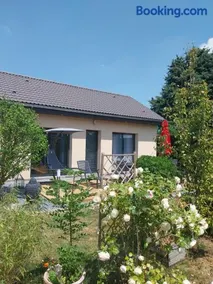 Gîte cossu avec vélos, options bien-être et spa estival de long de la Véloscénie - Image 1