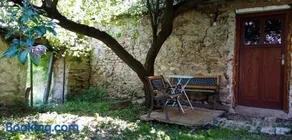 Útulný domek s malou zahrádkou - Image 1