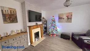 Ecclesfield Cottage - Two Bedrooms in Sheffield near Peak District with fast Wi-Fi, off-street parking and garden - Image 5