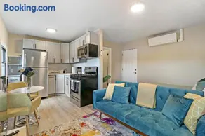 Downtown Urban Lisle Apartments - Near Metra & Naperville With Parking, Desk, Laundry - Image 2