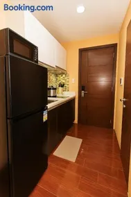Sunlit Makati Haven Cozy 1BR Gym Pool 1703 - Image 4