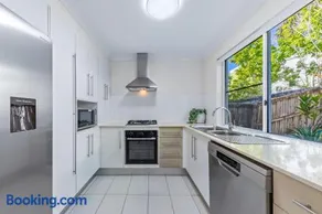 Tropical Resort Apartment - Image 2