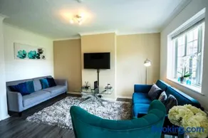3-Bed House in Central Windsor with Garden and Parking - Image 1