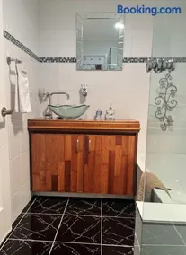Spacious 3BR Family Home Sleeps 6 Crestmead - Image 3