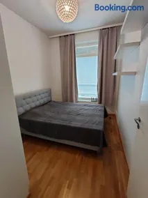 Kotimaailma - Tilava kotoisa kolmio saunalla Espoossa - Image 1