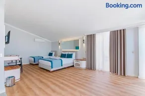 Q Ella Beach Hotel - Image 3