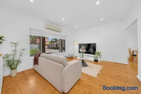 11 Guests 6BR, 5 plus 1 Self Contained Granny Flat - Image 3