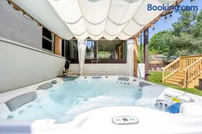 5 BR Resort home w Pool, hot tub 10 min downtown Charlotte - Image 3
