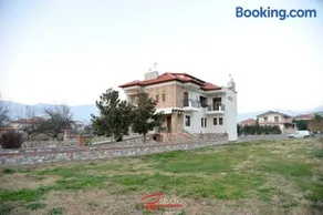 Guesthouse 4 Seasons - Image 2