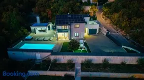 Holiday home "Villa Blue Lake" - Private Heated pool, Hotube - Image 1