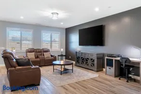Spacious 4BR Home With BBQ, Near Sequoia & Fresno - Image 1