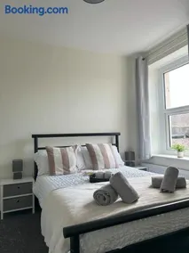 Birks Terrace - 2 Bedroom - Sleeps 4 - Image 4
