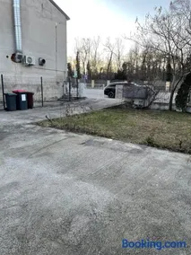 Moderne Wohnung mit Garten - Image 4