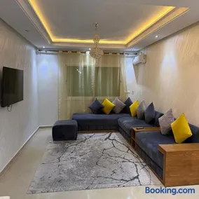 Luxury Center Town Apartment - Image 2