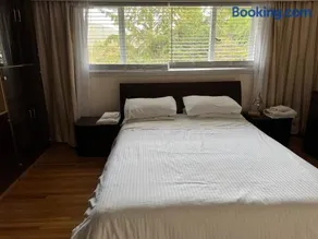 Cozy Rooms West Vancouver - Image 2