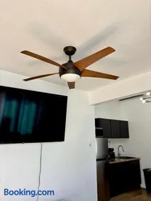 Modern Oceanfront Apartment - Image 4