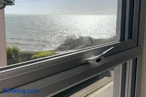 Quaint cottage in Ventnor with sea views - Image 3