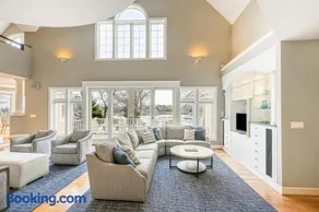 Beautiful waterfront home on The Chesapeake Bay with private dock & beach access - Image 2