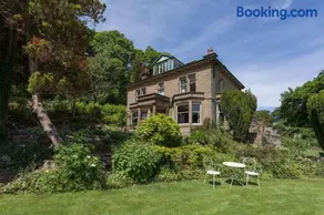 Woodlands House - Image 1