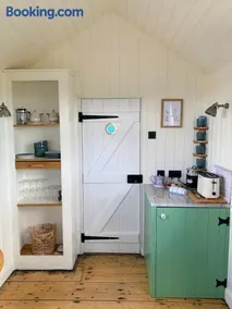 The Leveret's Lookout - Vintage Original Shepherd's Hut - Image 5