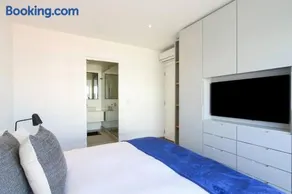 Spacious sea facing one bedroom apartment - Image 2