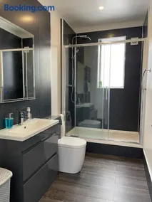 Premier Apartment D - Image 5