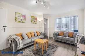 Tipton 3BR Home – Netflix Wi-Fi Driveway - Image 2