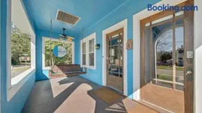 The Blue House -Historic-Updated-Walkable - Image 2