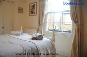 High Street Apartment - Image 3
