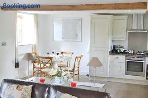 Hampton Wafre Cottage - Image 4