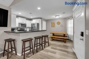 Spacious 3BR Home with KING Bed in Prime Location - Image 2