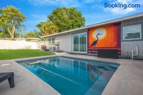 Beautiful Home with heated pool and Fenced Yard by Siesta Key! - Image 1