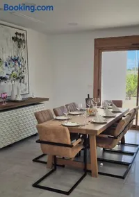Luxusvilla LaEscuera mit Bergblick, WLAN, Klimaanlage und großem Pool - Image 3