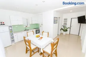 Beach & park Apartment - Image 3