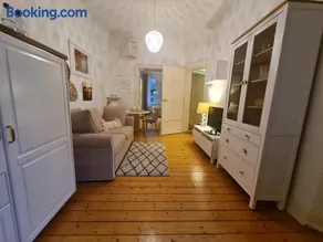 Home away from home stylish central netflix kitchen - Image 5