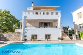 Villa Gagra - Villa by the Sea with a Private Pool - Image 3