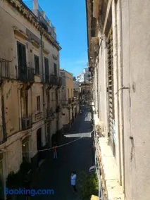 Appartamenti Piazza Duomo Acireale - Image 4