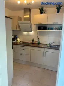 schöne Einliegerwohnung mit Stellplatz - Image 3