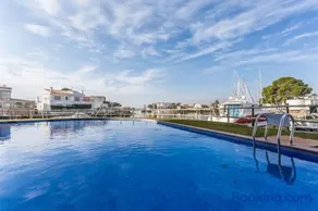 Piso de 2 habitaciones, 3 piscinas y cerca del mar - Image 1