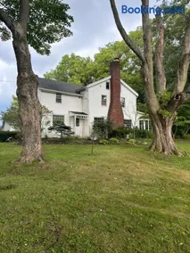 Farmhouse Cabin - Image 3