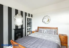 The Traquair Park Residence - Image 2